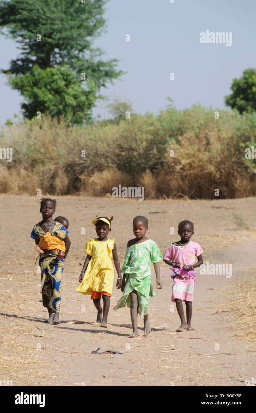 Kinder, Serer (Serere) Tribal Village, Senegal, Westafrika, Afrika Stockfoto