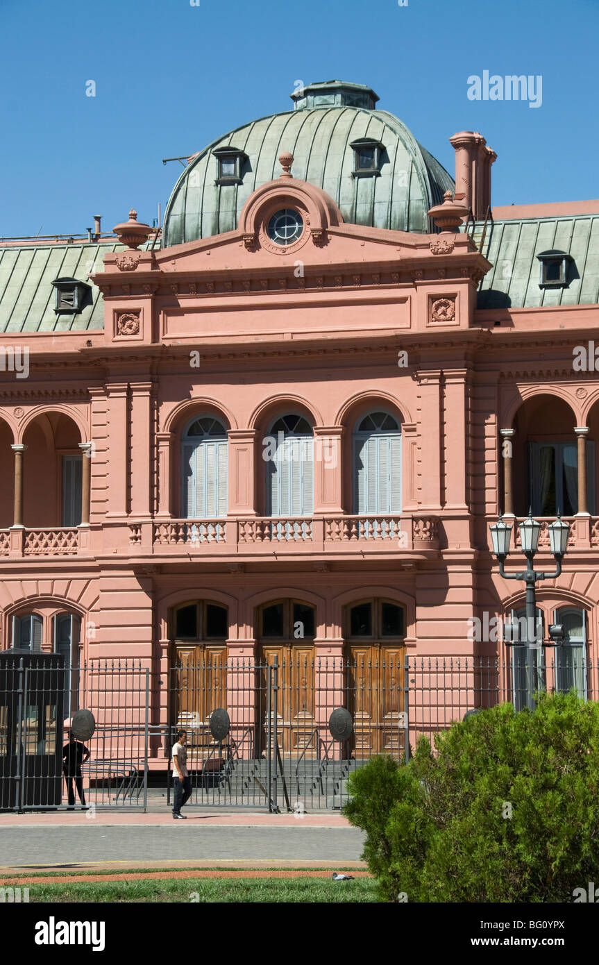 Casa Rosada (Presidential Palace) Eva Perón (Evita) verwendet, um auf diesem erscheinen Balkon, Plaza de Mayo, Buenos Aires, Argentinien Stockfoto