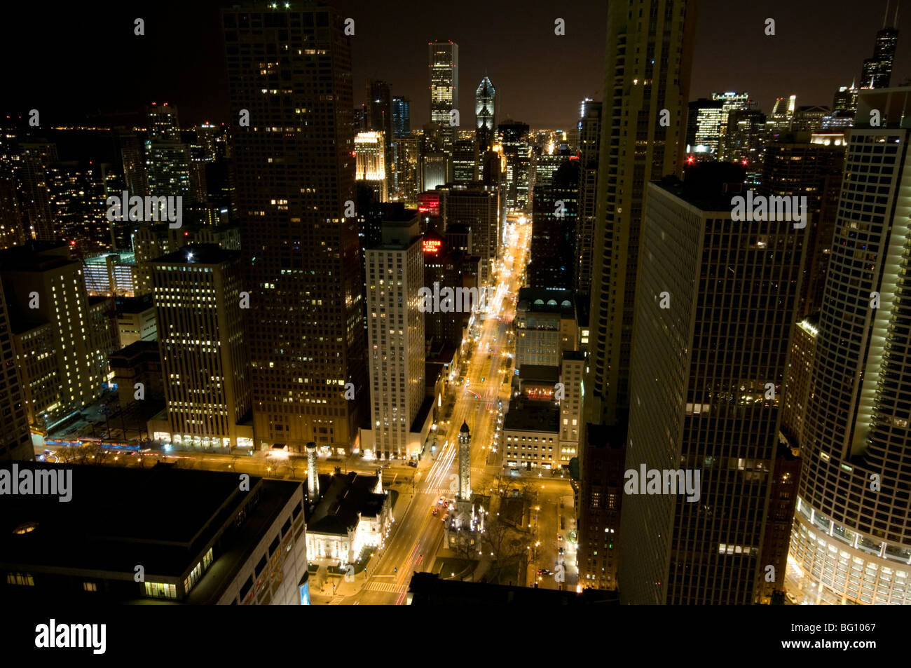 Magnificent Mile, Michigan Avenue an der Nacht, Chicago, Illinois, Vereinigte Staaten von Amerika, Nordamerika Stockfoto