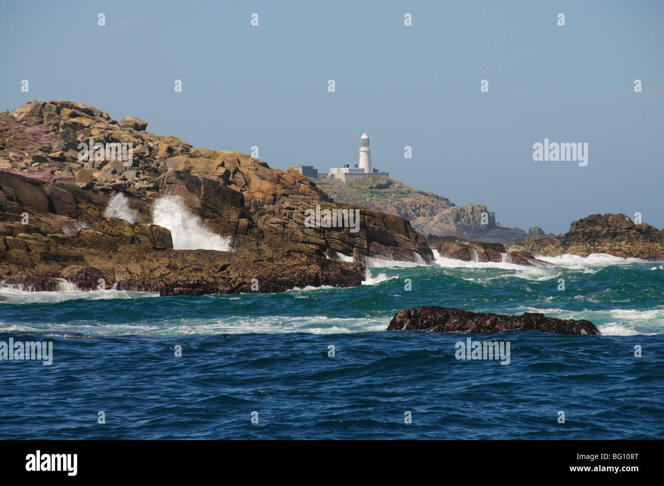 Runde Insel mit Leuchtturm, Isles of Scilly, Cornwall, Vereinigtes Königreich, Europa Stockfoto