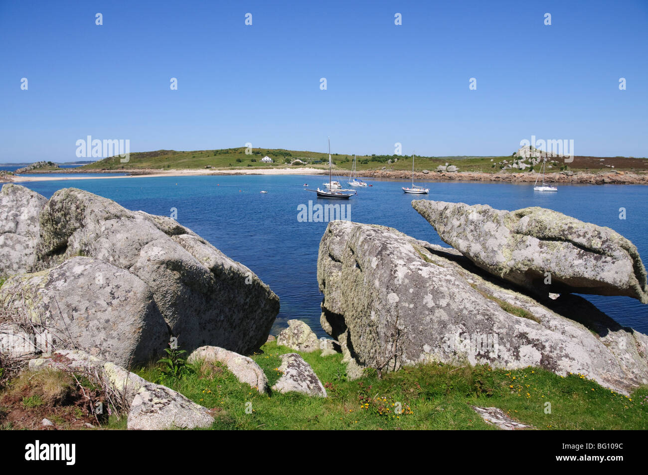 St. Agnes mit Gugh im Hintergrund, Isles of Scilly, Cornwall, Vereinigtes Königreich, Europa Stockfoto