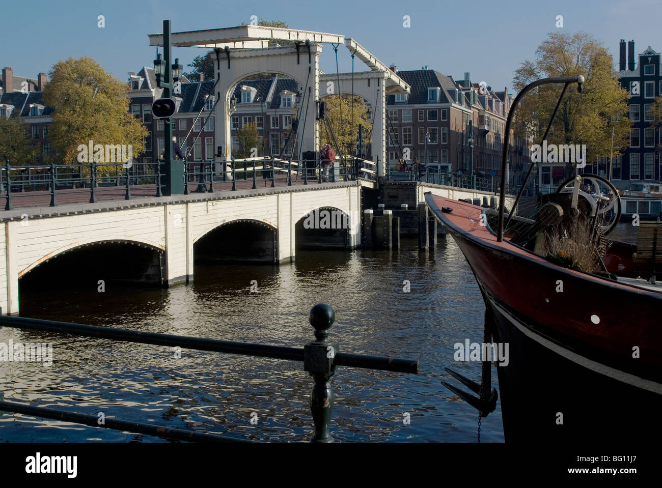 Magere Brücke über den Fluss Amstel, Amsterdam, Niederlande, Europa Stockfoto