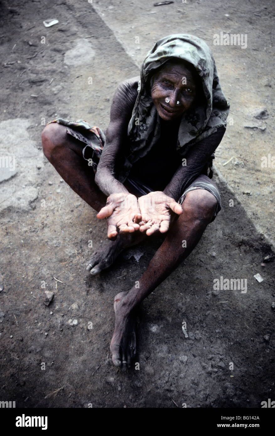 Eine Frau Bettler in Mumbai, Indien Stockfoto