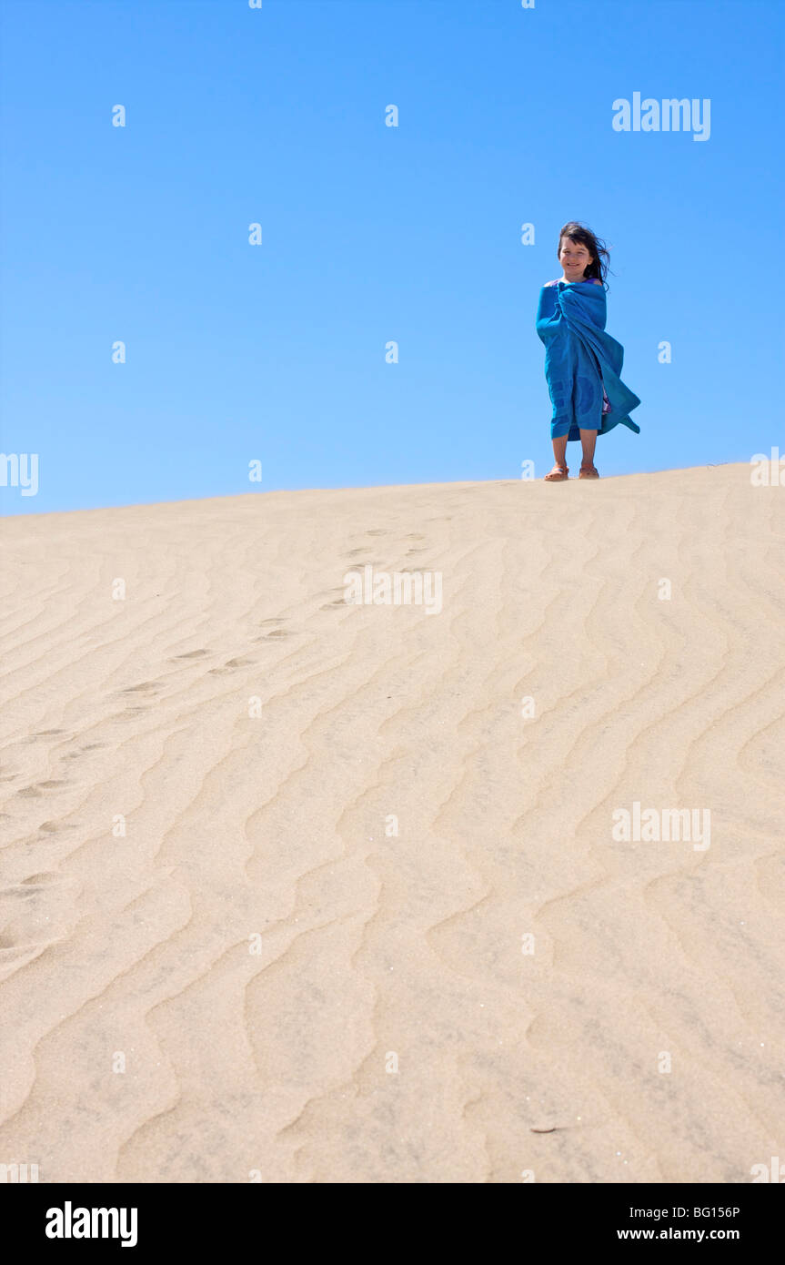Junges Mädchen in den Dünen Maspalomas, Gran Canaria, Kanarische Inseln, Spanien, Europa Stockfoto