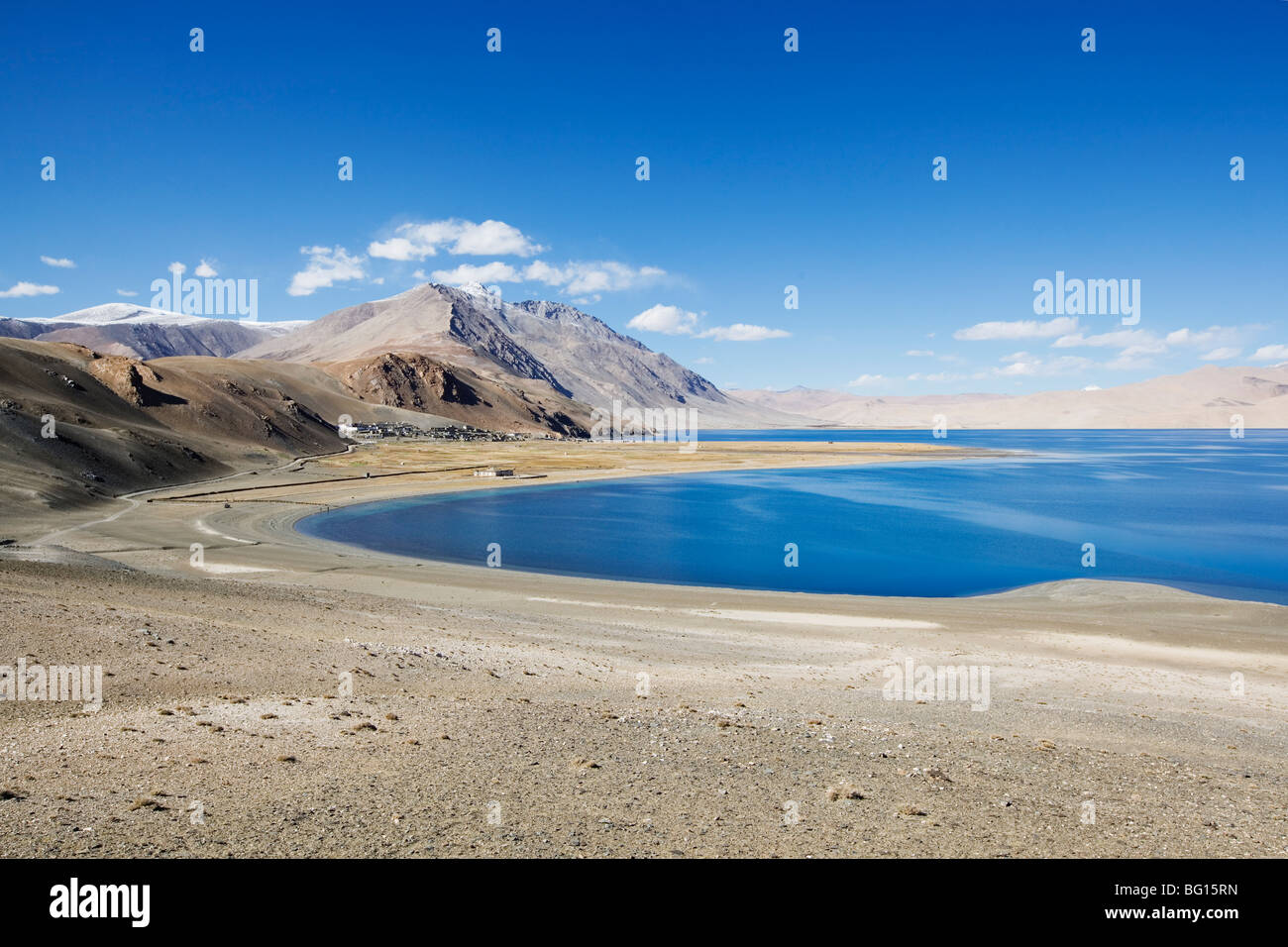 Dorf von Korzok liegt auf 4500 m Höhe am See Tsomoriri im Himalaya-Gebirge, Ladakh, Indien. Stockfoto