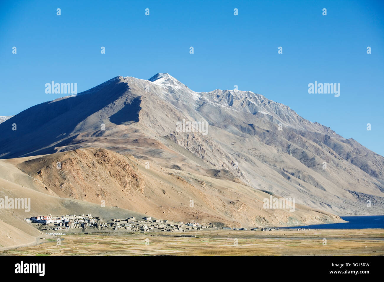 Dorf von Korzok liegt auf 4500 m Höhe am See Tsomoriri im Himalaya-Gebirge, Ladakh, Indien. Stockfoto