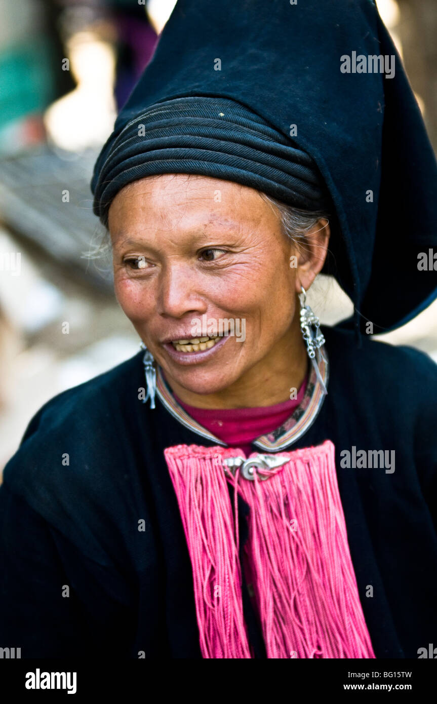 Yao-Frau im Laomeng Markt. Stockfoto