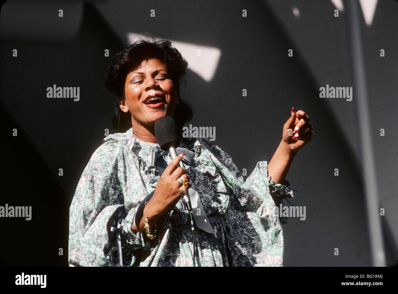 Minnie Riperton führt auf das Überleben Sonntag anti-Nuke Konzert nutzen in der Hollywood Bowl in 1978 Stockfoto