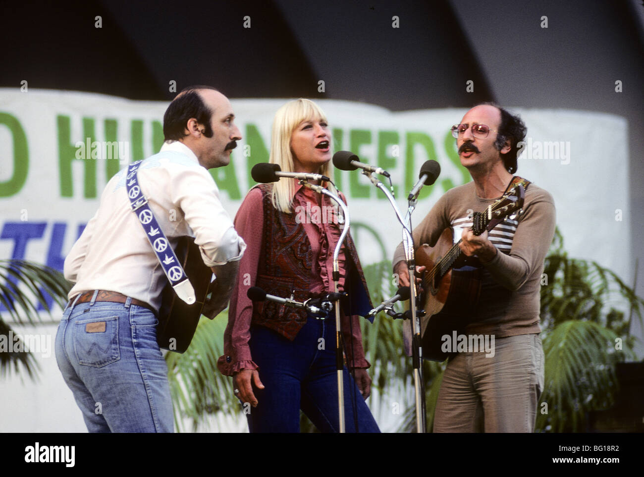 Peter Paul und Mary Höchstleistungen das Überleben Sonntag anti-Nuke Konzert nutzen in Hollywood Bowl im Jahr 1978 in Los Angeles Kalifornien Stockfoto