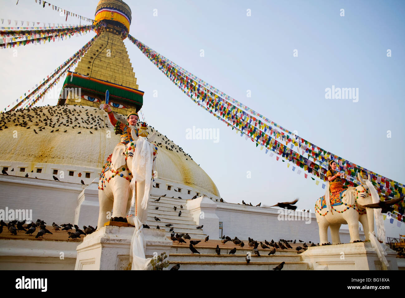 Die alten Bodhnath Stupa in Kathmandu, Nepal ist ein UNESCO-Weltkulturerbe und eines der größten Stupas der Welt Stockfoto