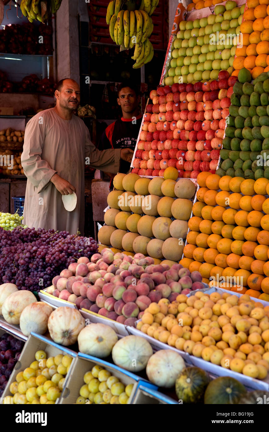Ägypten, Sharm el Sheik, Obstladen, Farbe, Markt, Shop, Straße, Verkäufer, Stockfoto