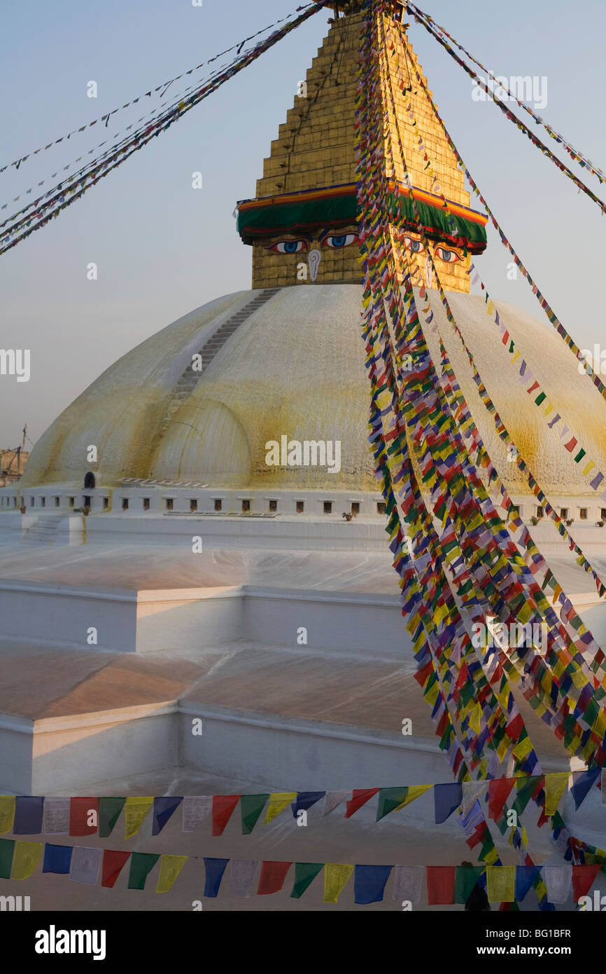 Die alten Bodhnath Stupa in Kathmandu, Nepal ist ein UNESCO-Weltkulturerbe und eines der größten Stupas der Welt Stockfoto