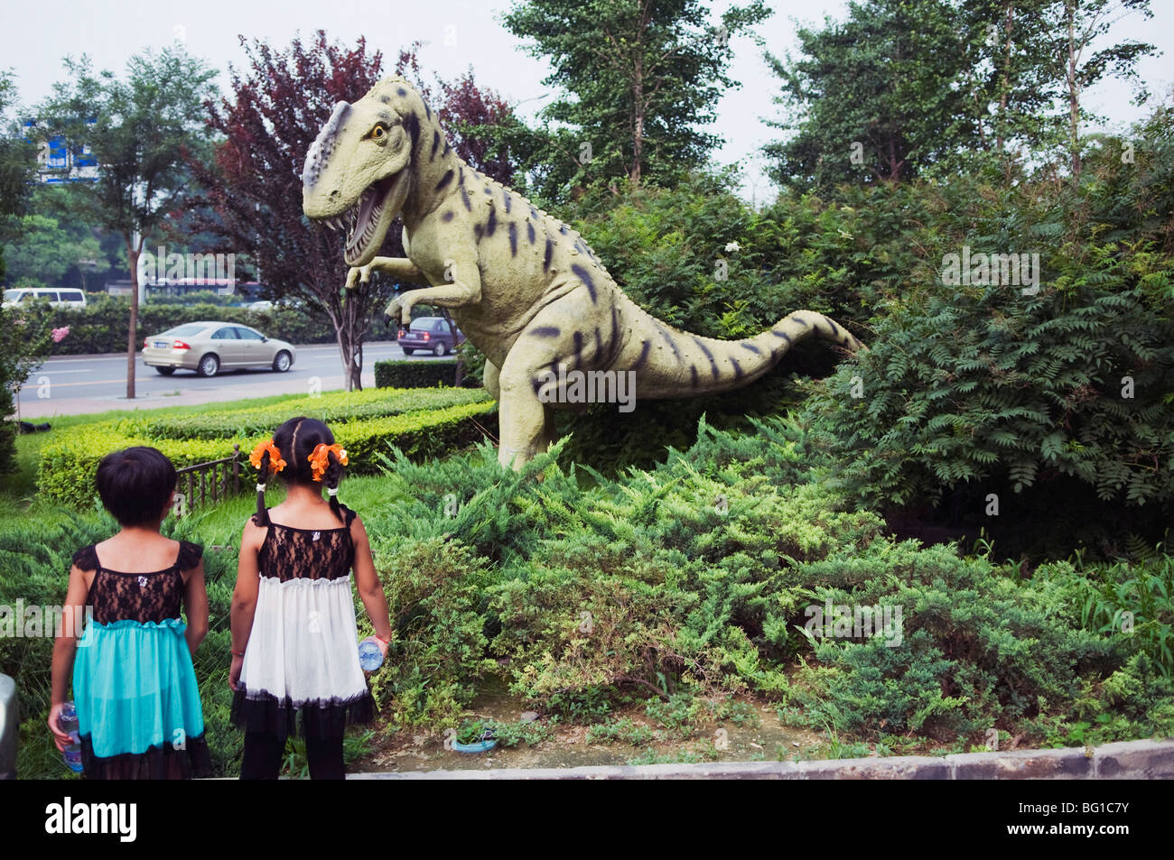 Dinosaurier außerhalb der paläozoologische Museum of China, Peking, China, Asien Stockfoto
