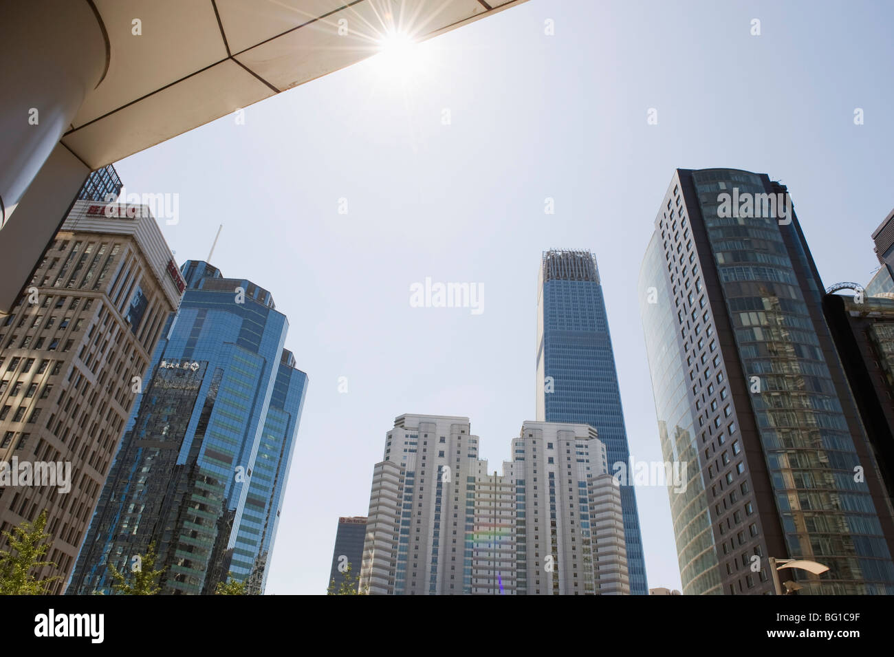 Skyline von Büros und der World Trade Centre Phase 3 Gebäude im Hintergrund, in Guomao CBD, Beijing, China, Asien Stockfoto