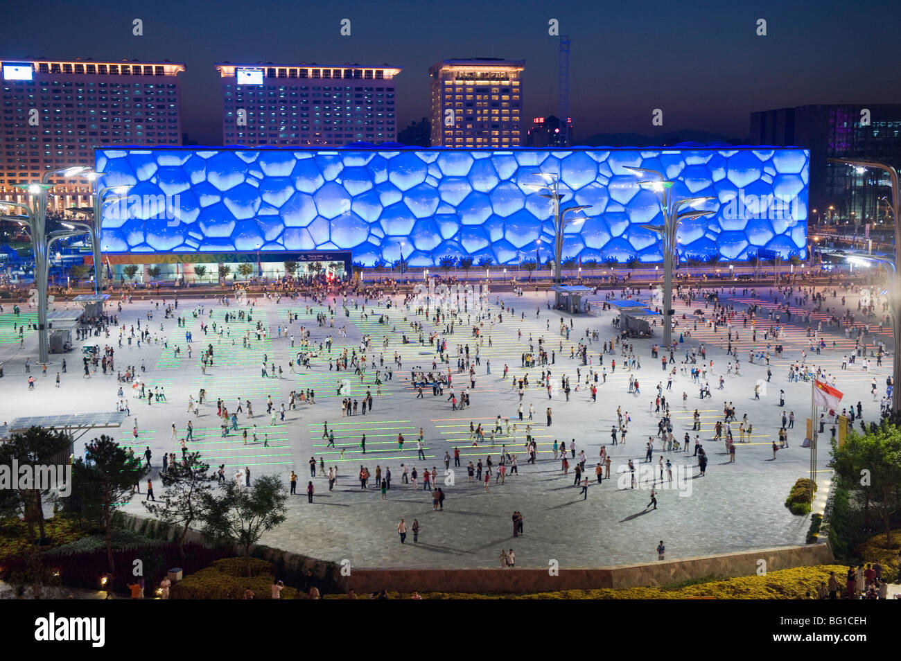 Nachtansicht des Wasser Cube National Aquatics Center auf der Olympic Green, Peking, China, Asien Stockfoto