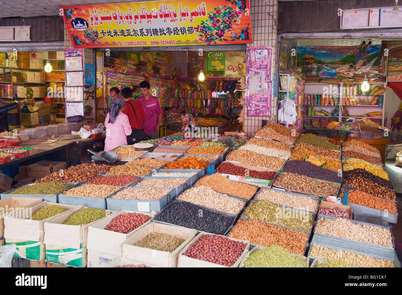 Getrocknete Früchte verkauft am Sonntag Markt, Kashgar (Kashi) Stadt, Provinz Xinjiang, China, Asien Stockfoto
