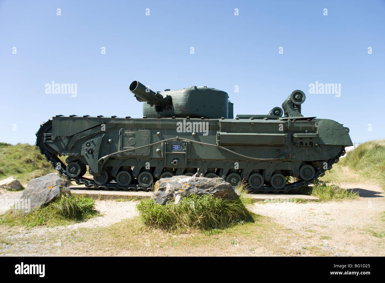 Churchill AVRE Armoured Vehicle Royal Engineers tank Memorial 7. kanadische Infanterie-Brigade Graye Sur Mer D Tag Juno Beach Stockfoto