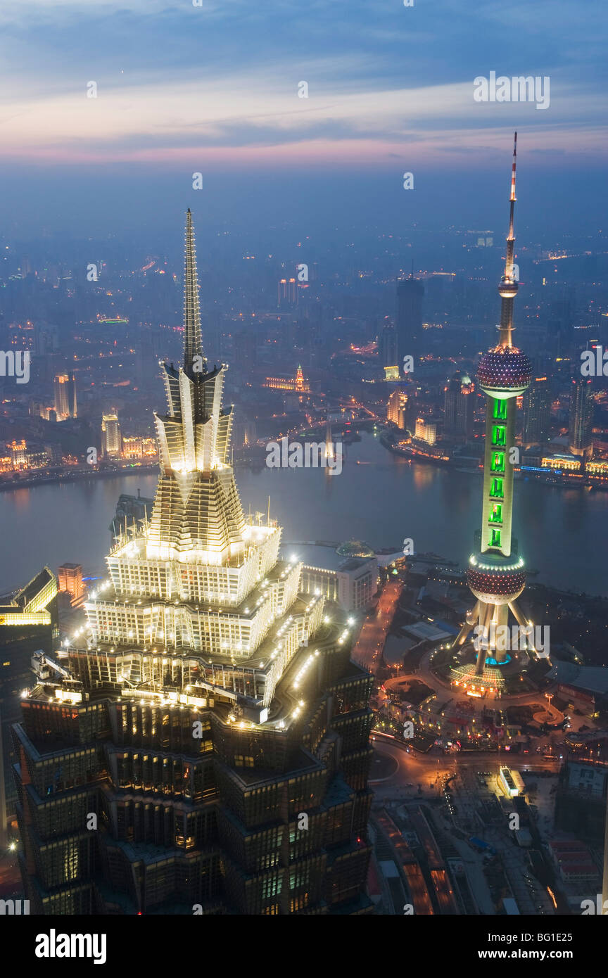 Jinmao und Pearl Towers und Pudong Skyline, Shanghai, China, Asien Stockfoto