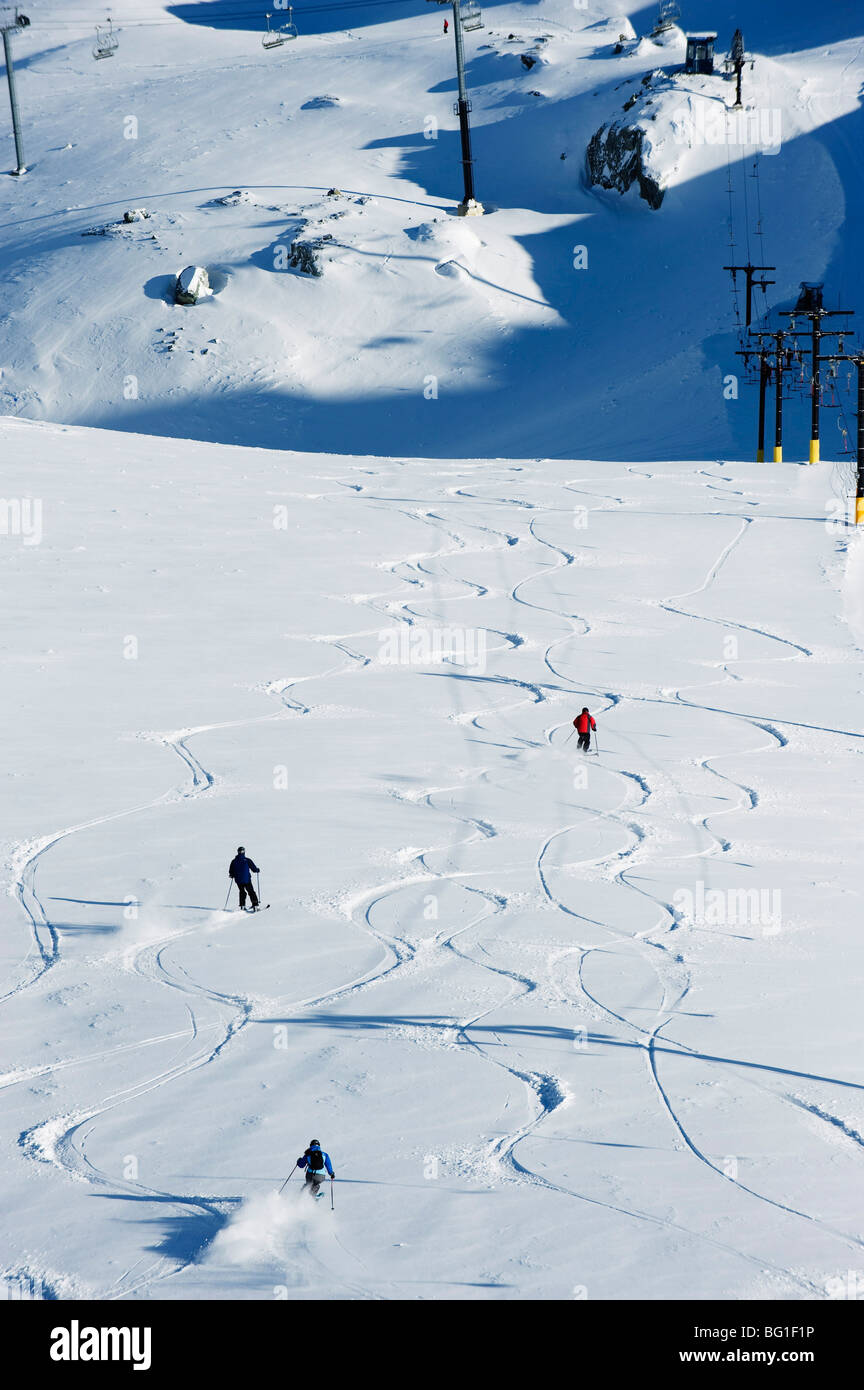 Tiefschneefahren im Whistler Mountain Resort, Veranstaltungsort der 2010 Olympischen Winterspiele, Britisch-Kolumbien, Kanada, Nordamerika Stockfoto