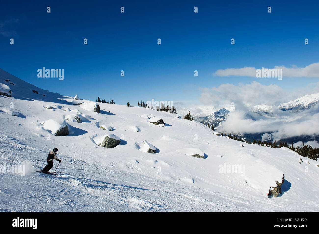 Skifahrer im Whistler Mountain Resort, Austragungsort der 2010 Olympischen Winterspiele, Britisch-Kolumbien, Kanada, Nordamerika Stockfoto