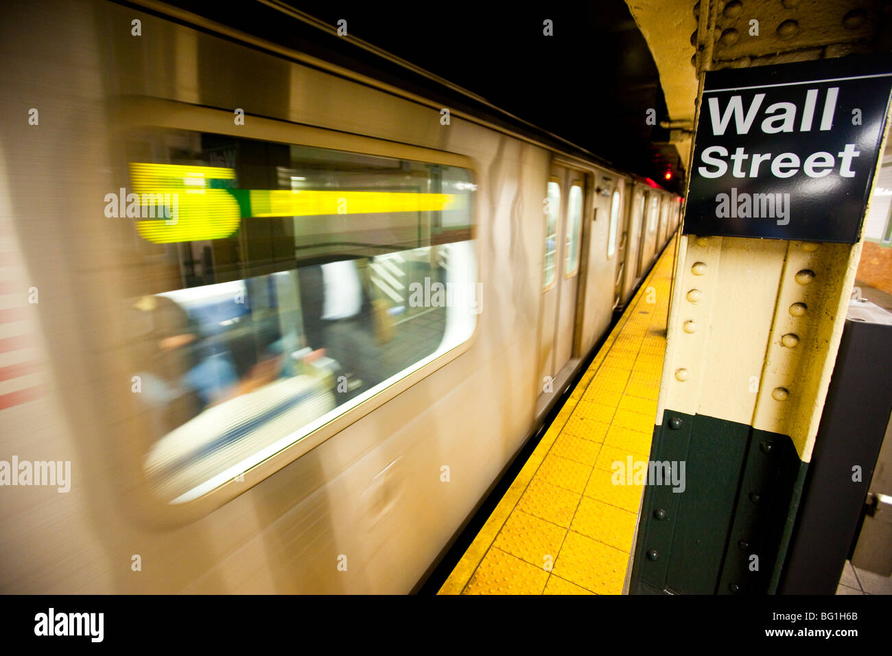 Wall Street U-Bahn Bahnsteig in Manhattan, New York City Stockfoto