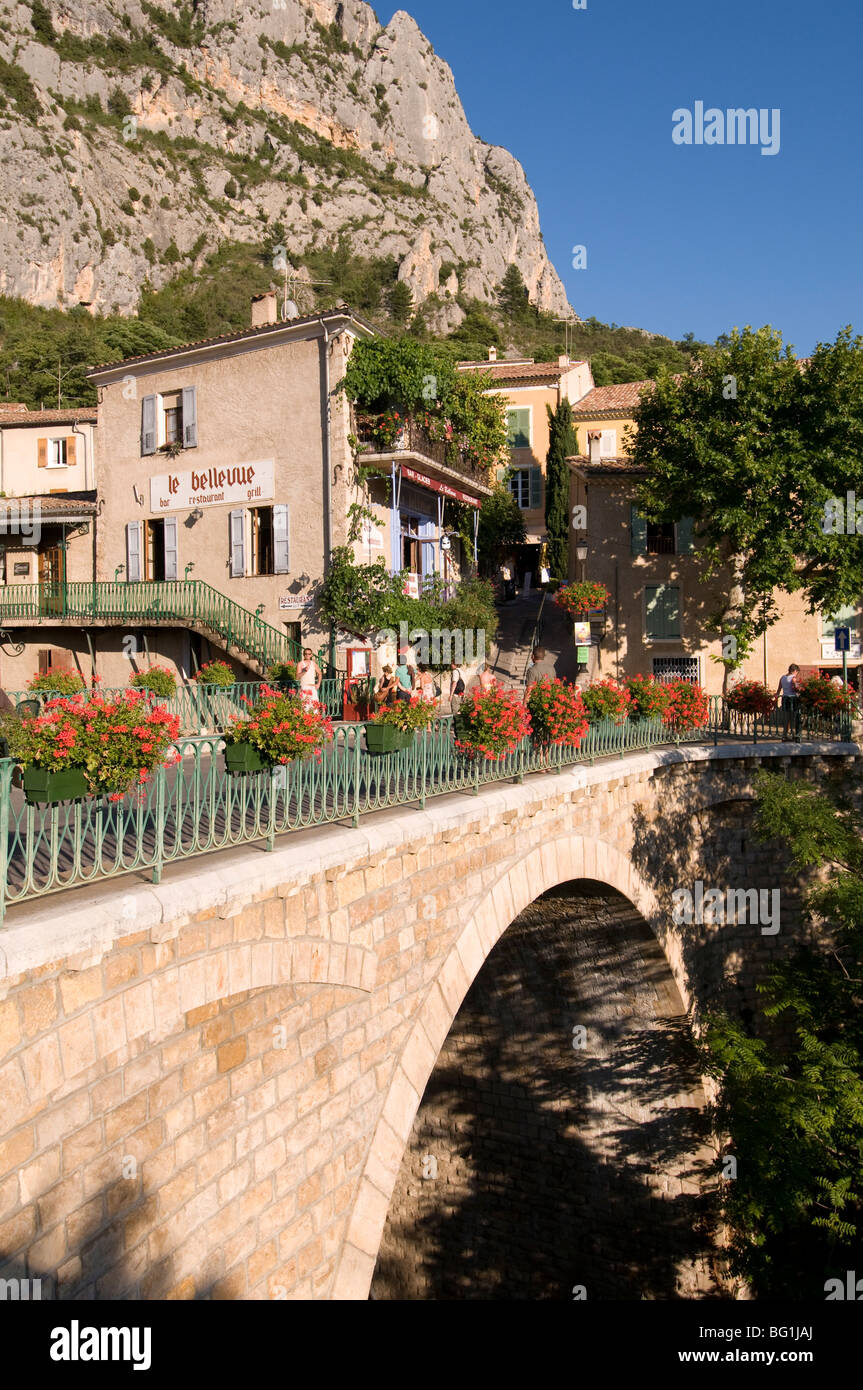 Moustiers-Sainte-Marie, Alpes-de-Haute-Provence, Provence, Frankreich, Europa Stockfoto
