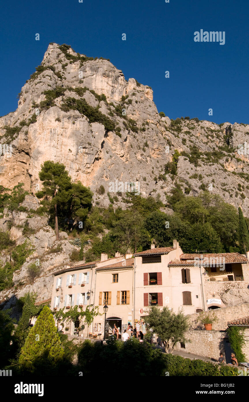 Moustiers-Sainte-Marie, Alpes-de-Haute-Provence, Provence, Frankreich, Europa Stockfoto