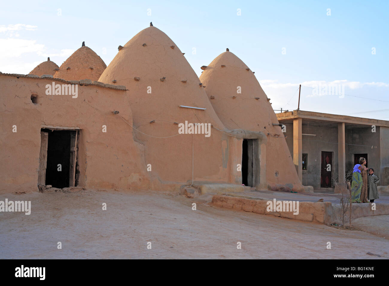 Dorf mit traditionellen Bienenstock Haus gebaut aus Backstein und Schlamm, Srouj Dorf, Syrien, Naher Osten Stockfoto