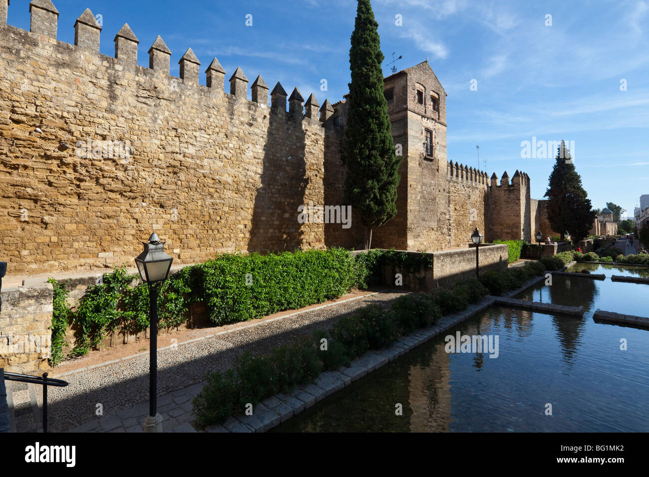 Alte Mauern und Almodovar Tor, Córdoba, Andalusien, Spanien Stockfoto