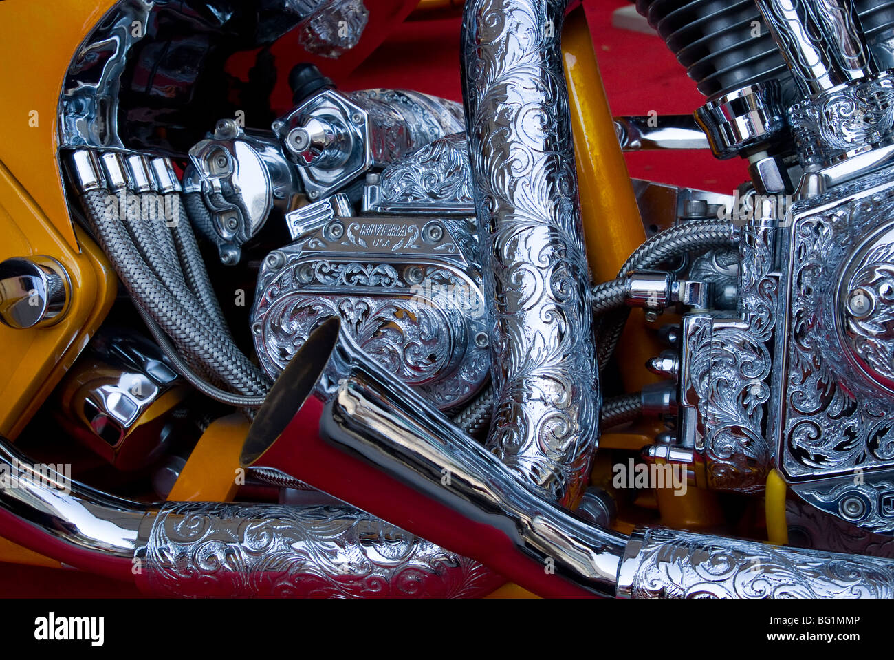 Motor-Detail der speziell angefertigten, klassischen Harley-Davidson Motorrad mit einer Fülle von verzierten Chrom. Stockfoto