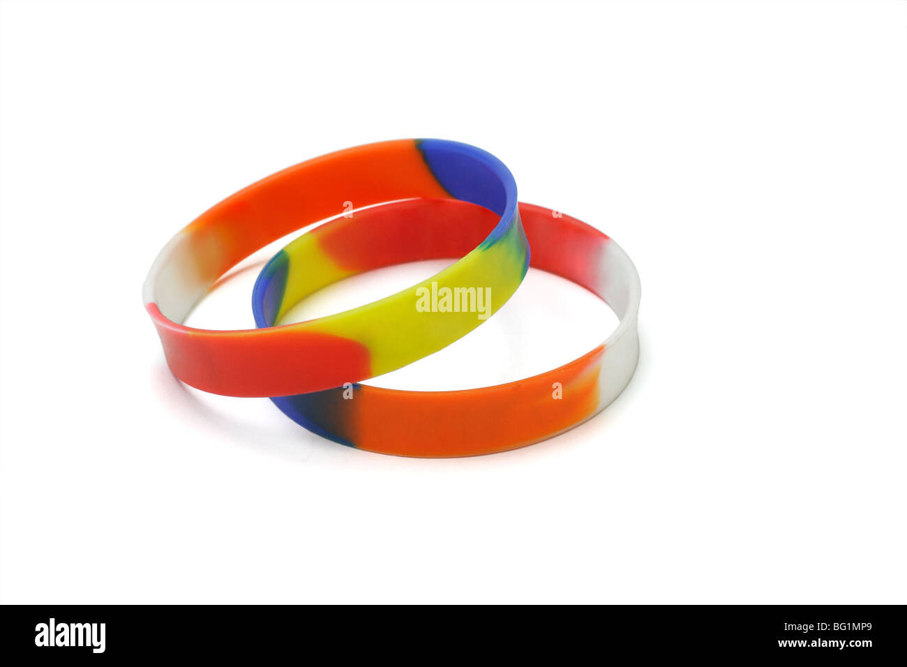 Multicolor Handgelenk Gummibänder auf weißem Hintergrund Stockfoto