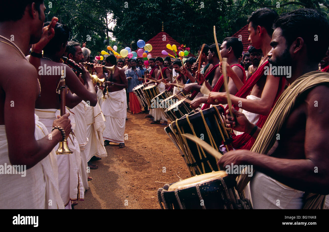 Melam - A Melam ist eine klassische Leistung von verschiedenen Arten von Musikinstrumenten, durchgeführt während des Festivals von Kerala Stockfoto
