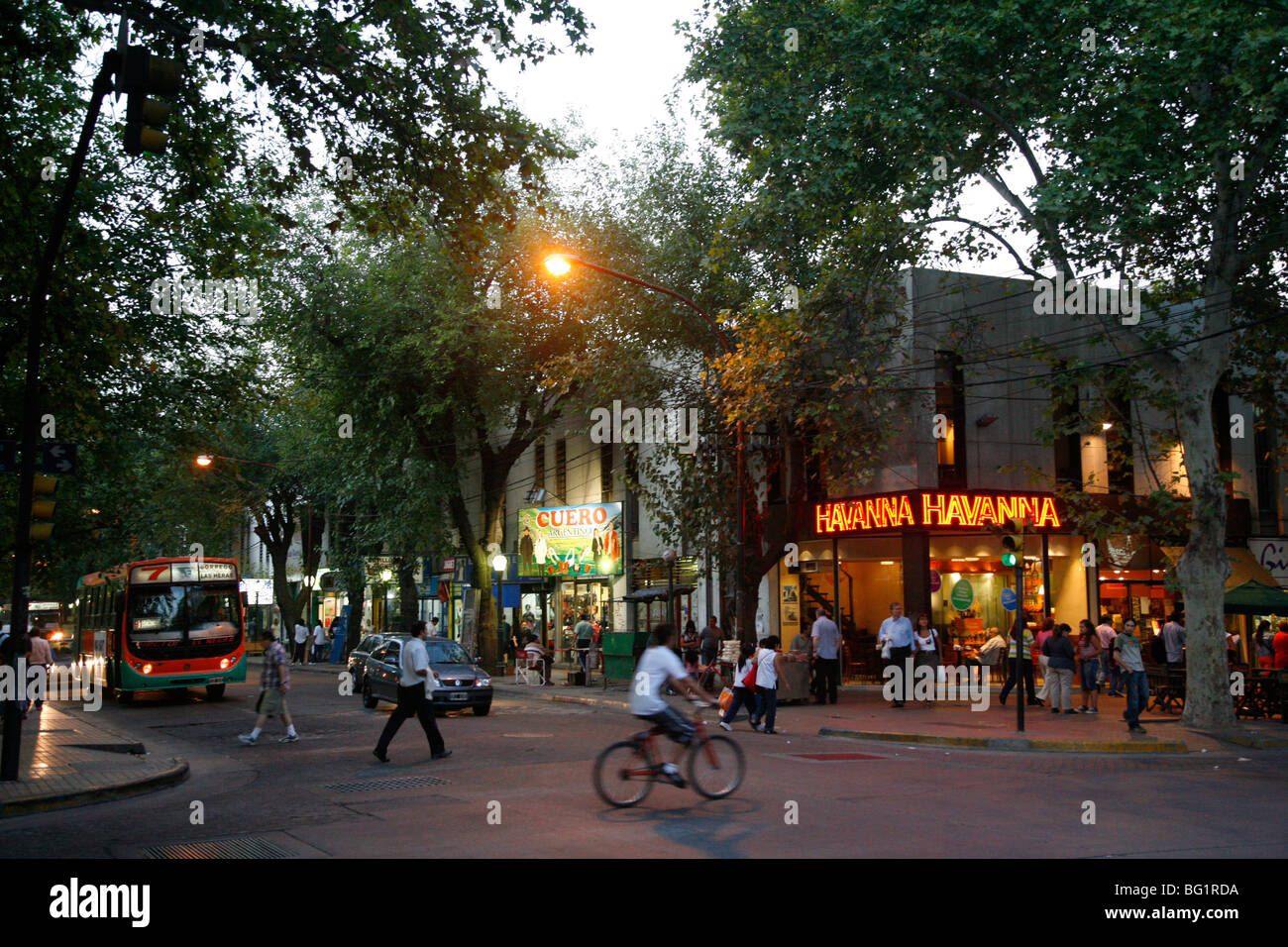 Straßenszene in Mendoza, Argentinien, Südamerika Stockfoto