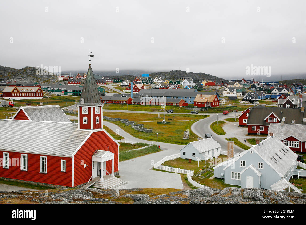 Blick über Häuser und Frelsers Kirke (unser Erlöser Kirche) in Kolonihavn, Nuuk, Grönland, Polarregionen Stockfoto