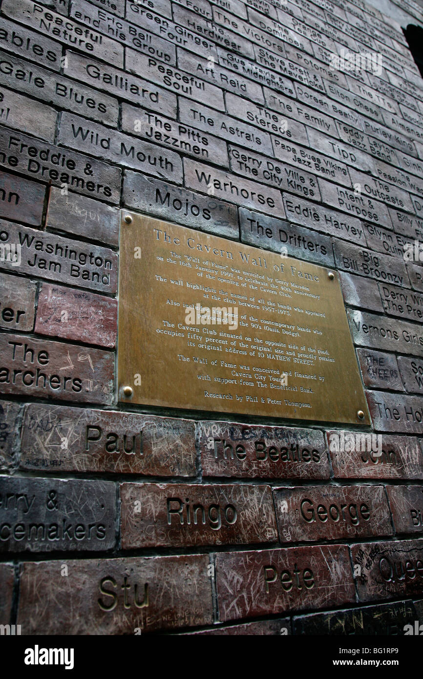 Der Cavern Wall of Fame in Matthew Street, Liverpool, Merseyside, England, Vereinigtes Königreich, Europa Stockfoto