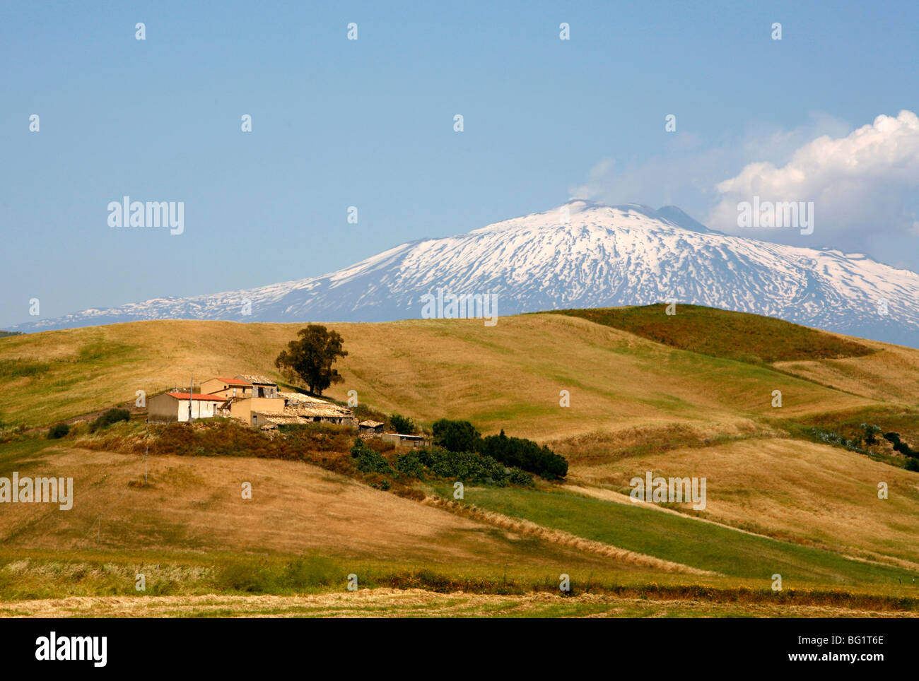 Landschaft rund um Enna mit dem Ätna im Hintergrund, Enna, Sizilien, Italien, Europa Stockfoto