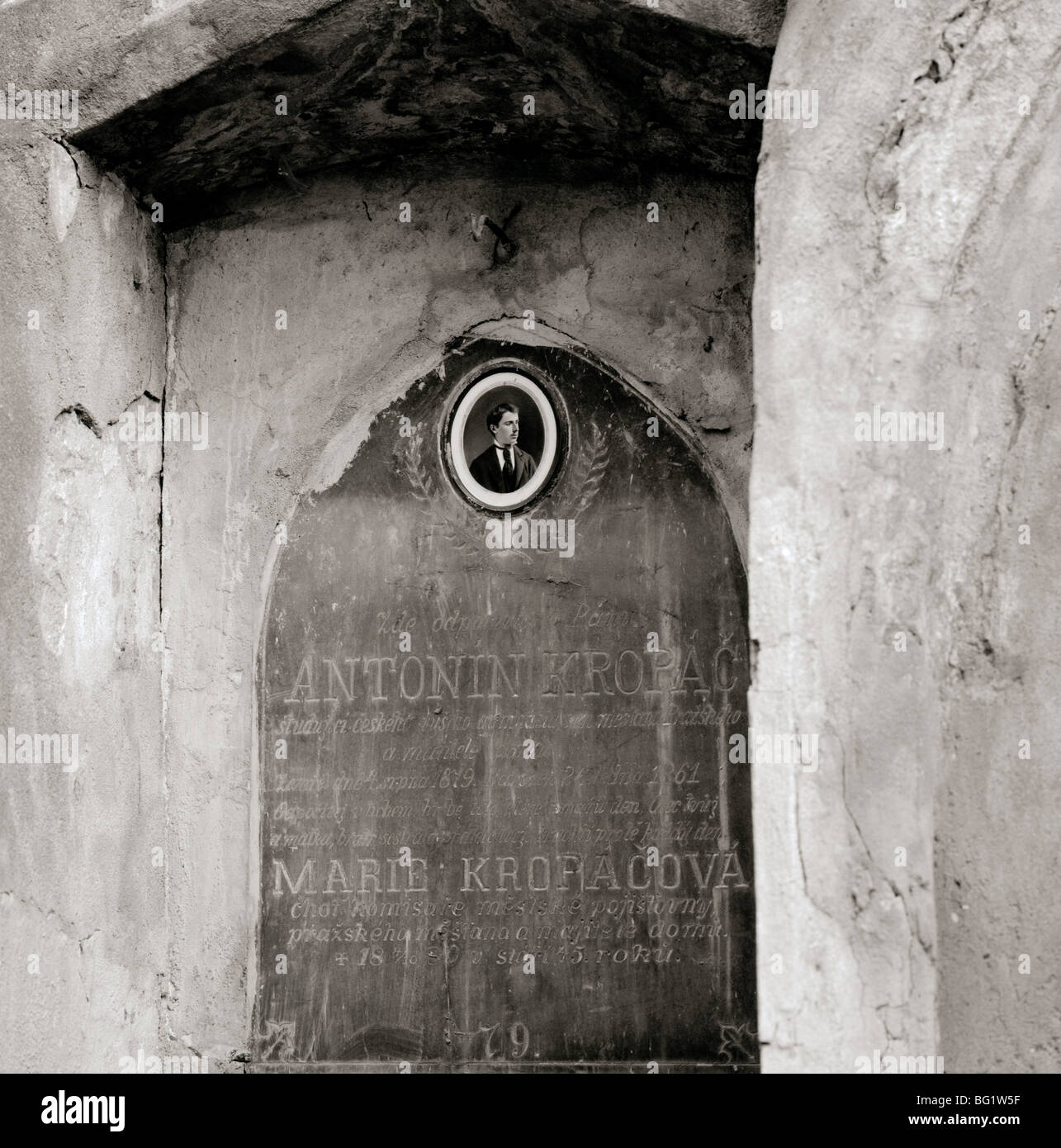 Welt zu reisen. Olsany Olšanské Friedhof in der alten Stadt von Prag Praha in der Tschechischen Republik in Osteuropa. Kultur-Geschichte-Fernweh Stockfoto
