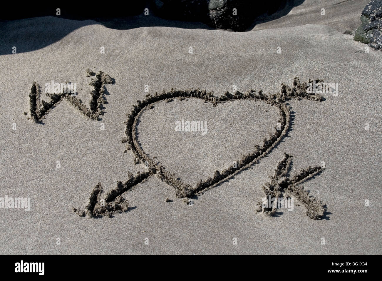 W und K, Prinz William und Kate Middleton. Testament und Kate. Eine königliche Romanze. Liebesbriefe im Sand. Stockfoto W und K, Prinz William und Kate Middleton. Testament und Kate. Eine königliche Romanze. Liebesbriefe im Sand. Stockfoto