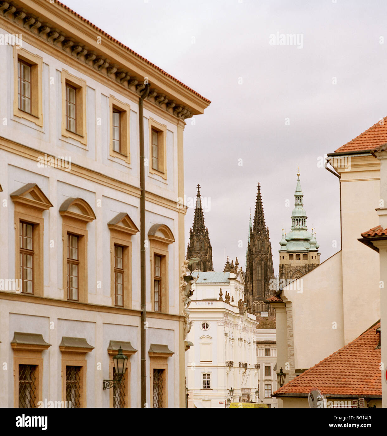 Welt zu reisen. Burgviertel Hradschin in der alten Stadt Prag in der Tschechischen Republik in Osteuropa. Kultur-Geschichte-Traveller-Fernweh Stockfoto