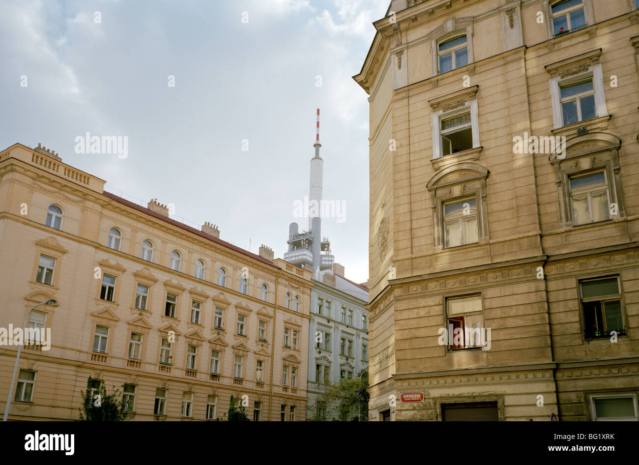 Welt zu reisen. Gehäuse in Zizkov in der alten Stadt Prag in der Tschechischen Republik in Osteuropa. Kultur-Geschichte-Traveller-Fernweh Stockfoto