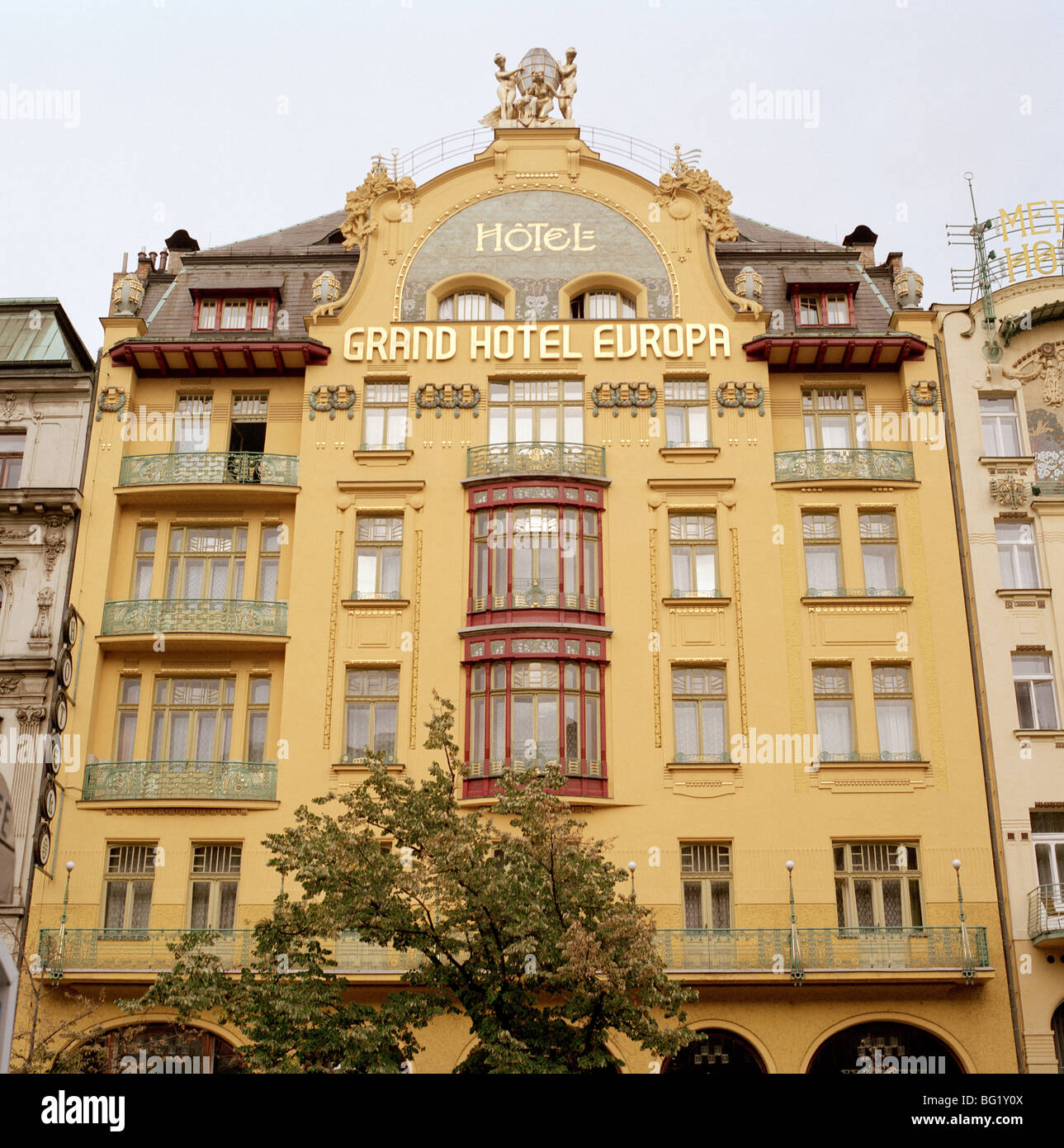 Welt zu reisen. Die Jugendstil-Architektur des Grand Hotel Europa am Wenzelsplatz in Prag in der Tschechischen Republik in Osteuropa. Stockfoto