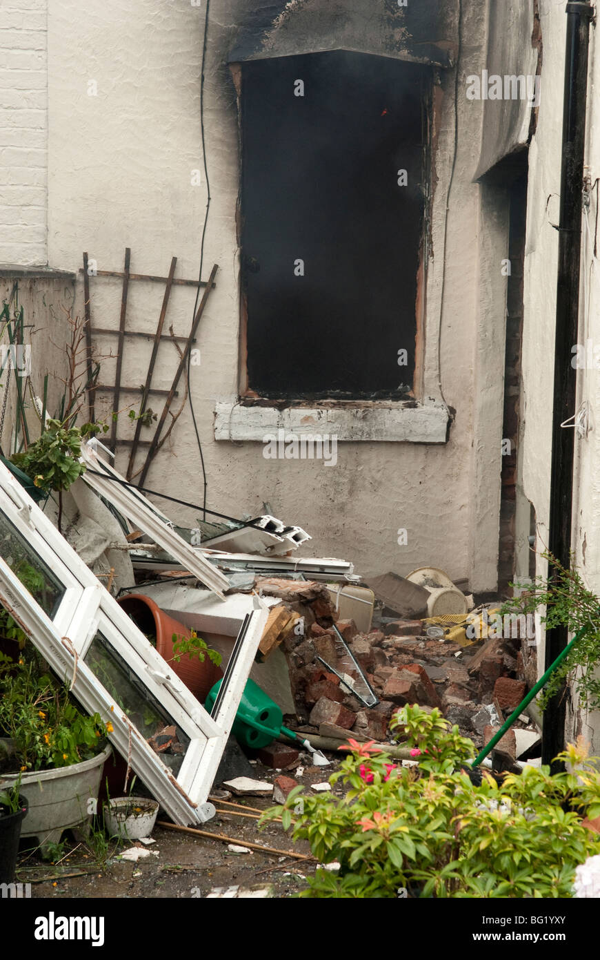 Reihenhaus-Brand nach Gasexplosion Stockfoto