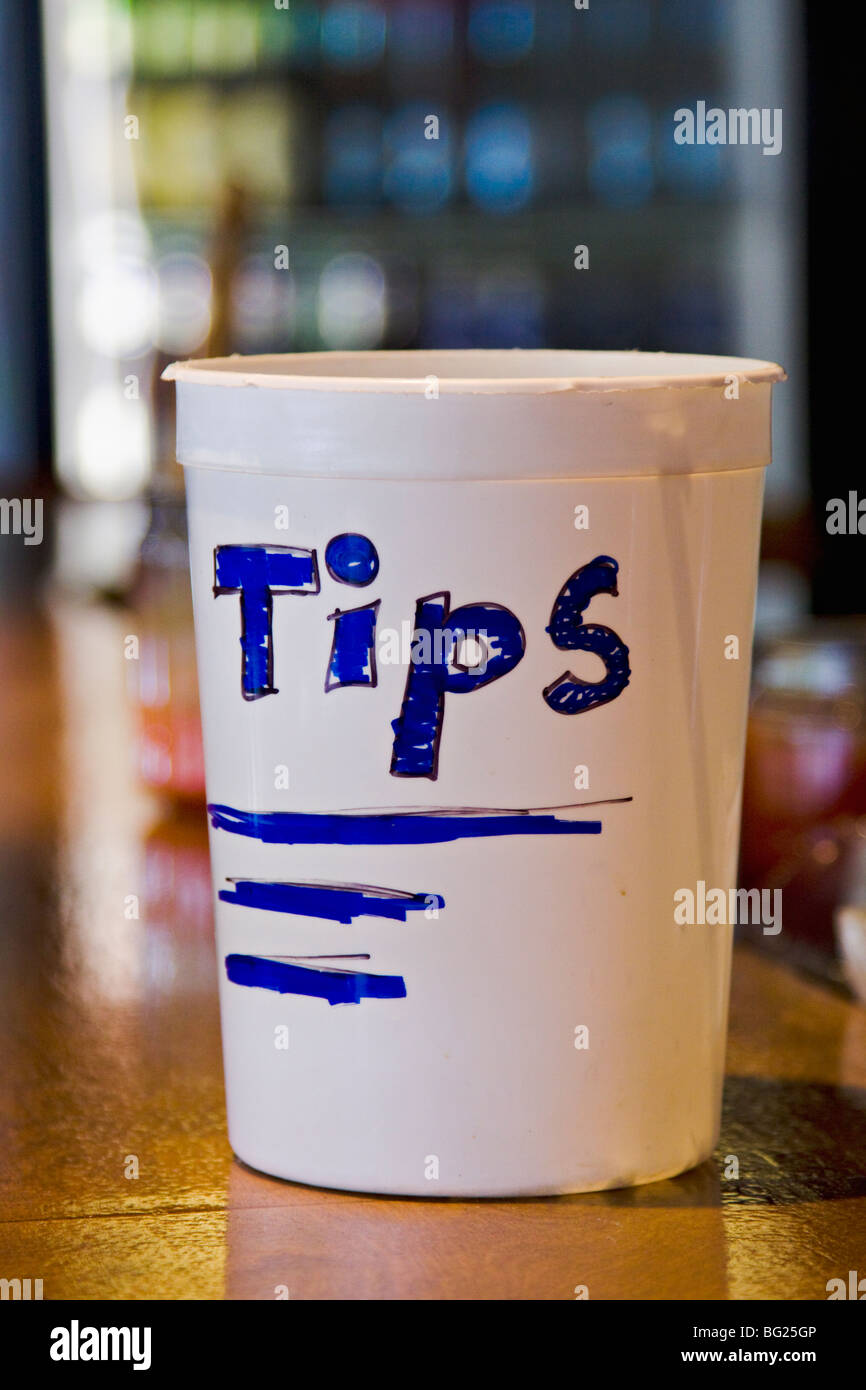 Ein Tipp-Glas auf eine Bar in Ost-Tennessee. Stockfoto