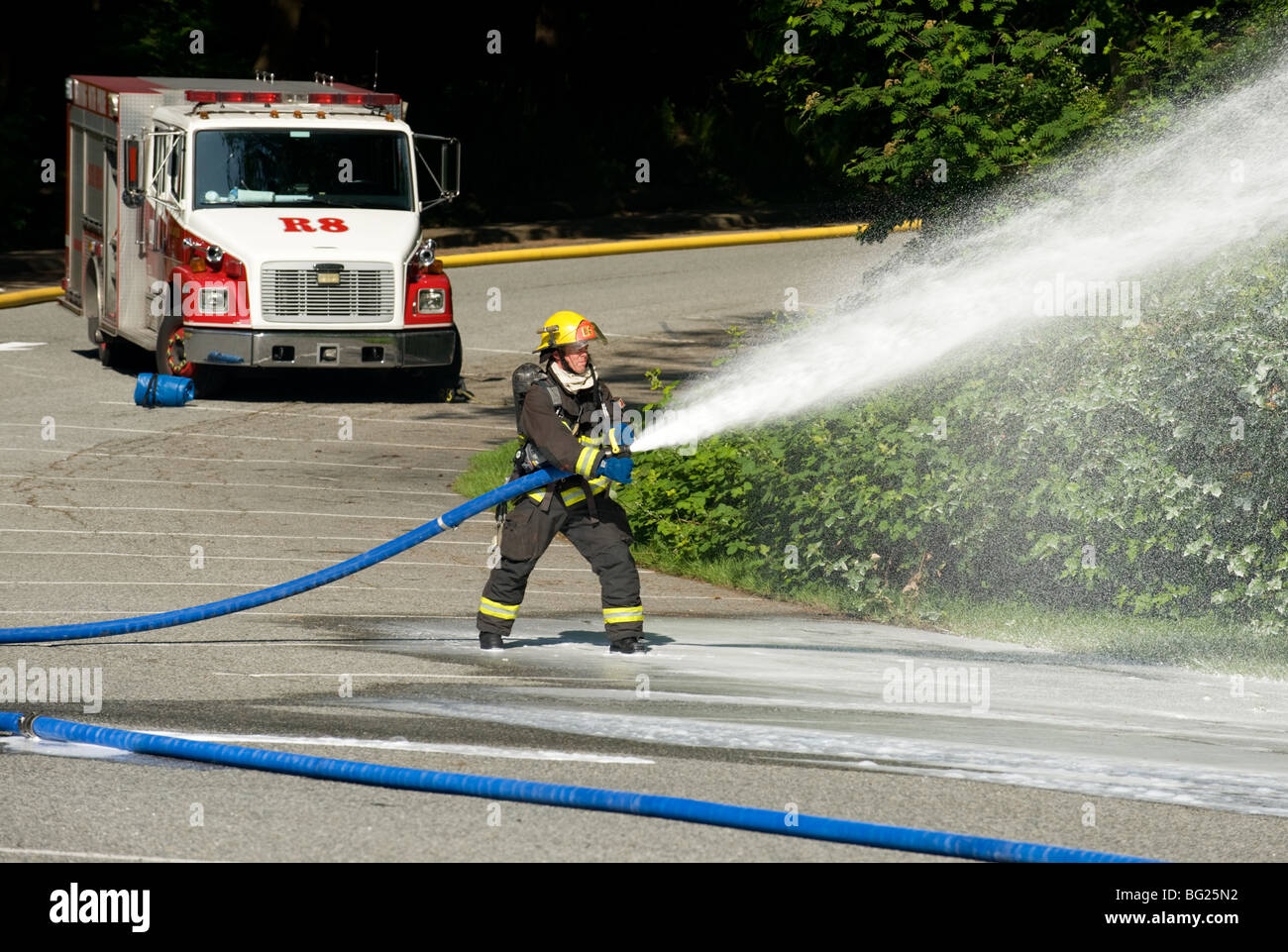 Feuerwehrleute und Sanitäter Ausbildung zu retten Stockfoto