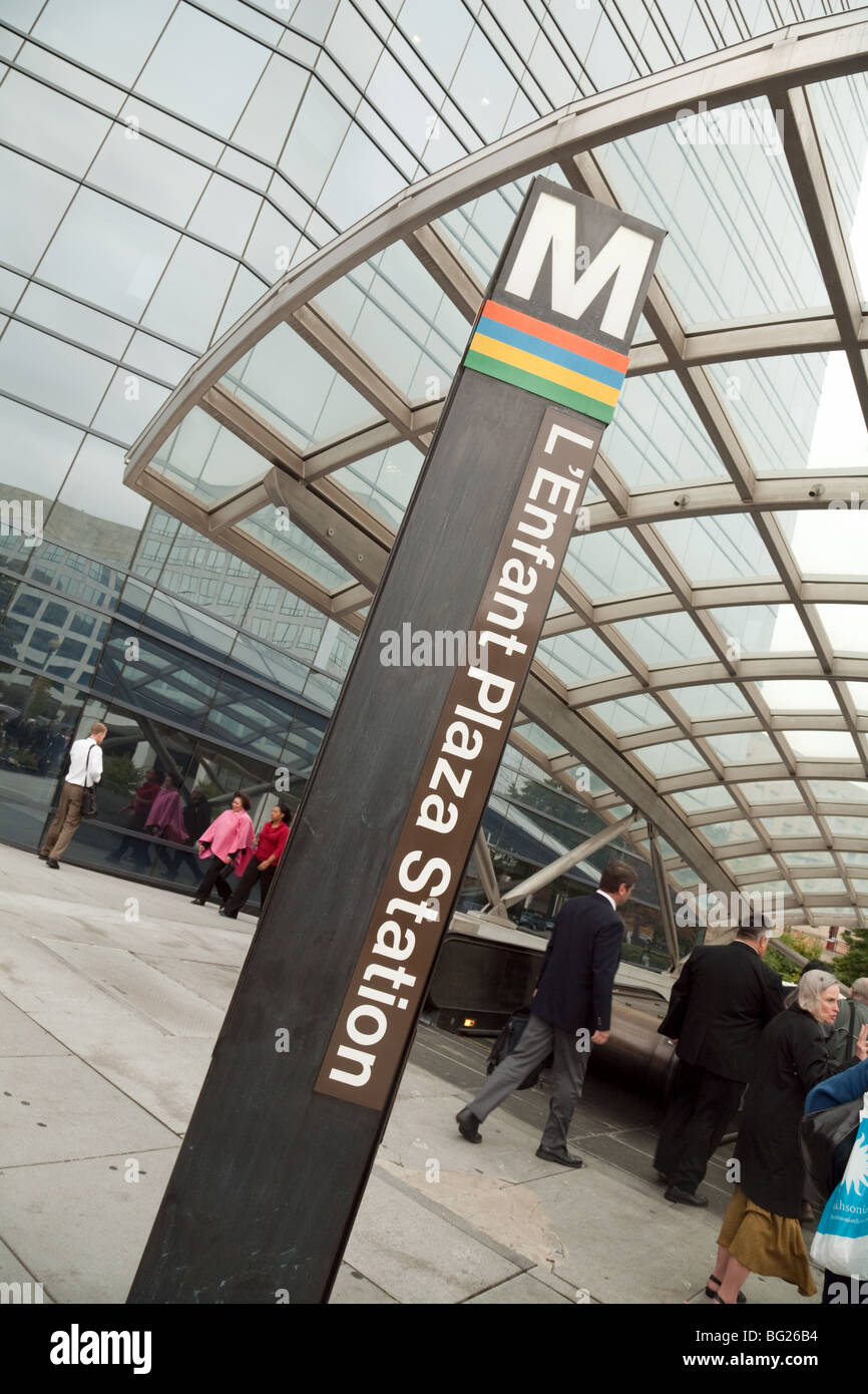 Das Zeichen für l ' Enfant Plaza Metro Station, Washington DC, USA Stockfoto