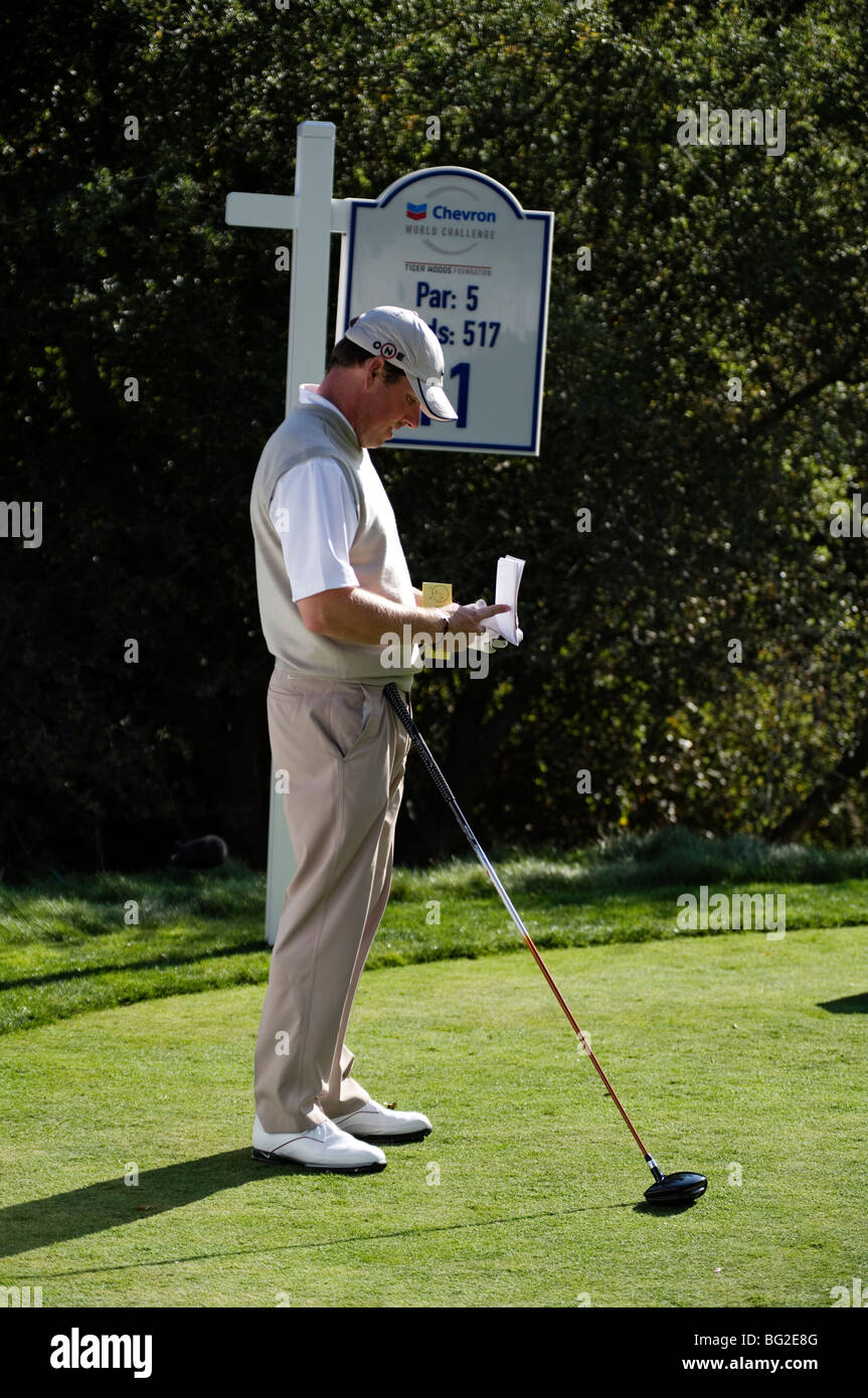 Justin Leonard berät seine Birdie auf dem Par 5 11. im Sherwood Country Club während der Chevron World Golf Challenge. Stockfoto