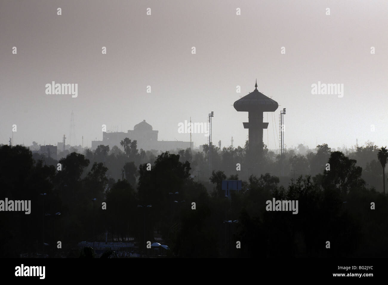 Skyline von Bagdad von Al Rasheed Hotel aus gesehen Stockfoto