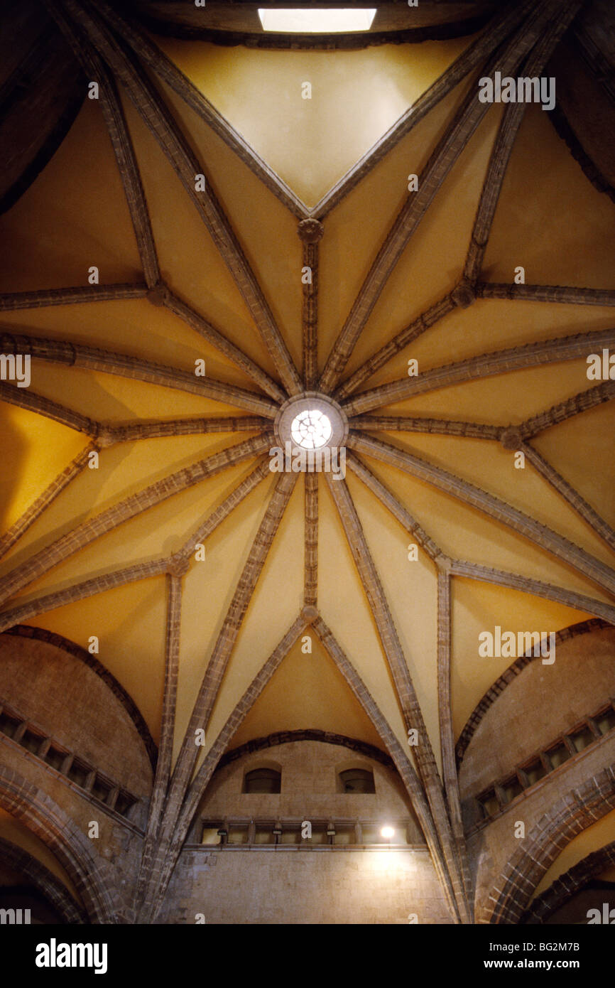 Neapel. Italien. Gewölbte Decke der Sala dei Baroni in Castel Nuovo aka Maschio Angioino 13. C. Stockfoto