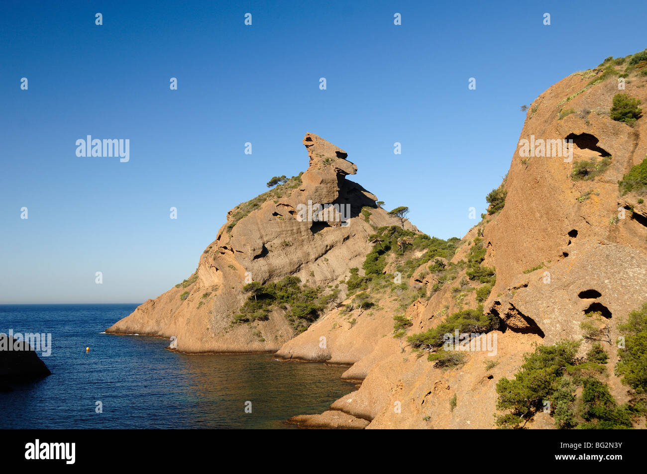 Calanque de Figuerolles, Bay Inlet & Eroded Rock Formations, Nationalpark Calanques, La Ciotat, Provence, Frankreich Stockfoto