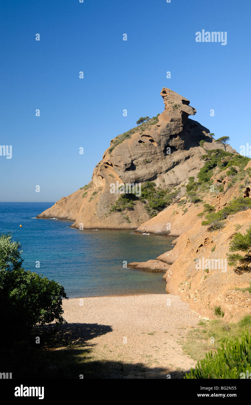 Verlassenen Pebble Beach, Bucht, Bucht & Felsformationen an Calanque de Figuerolles, Mittelmeerküste, La Ciotat, Provence, Frankreich Stockfoto